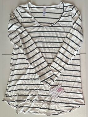 Lularoe Lynnae Tee - Size Medium
